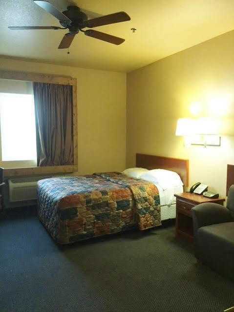 Travelodge By Wyndham Gillette Exterior photo