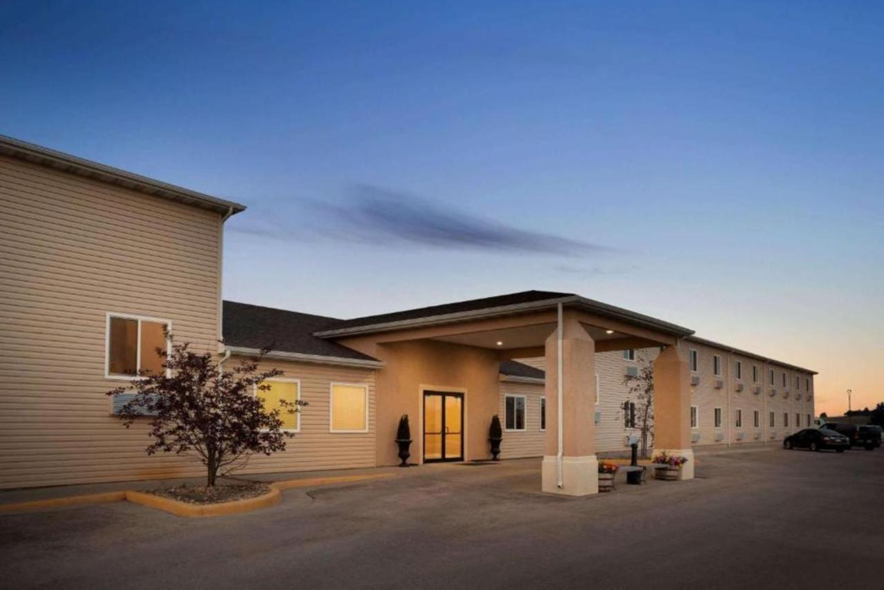 Travelodge By Wyndham Gillette Exterior photo